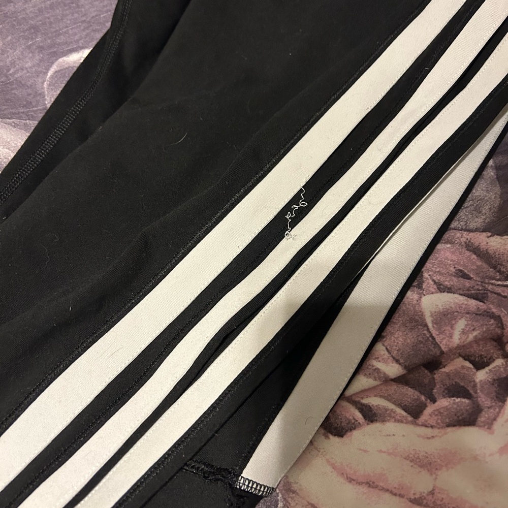 Old navy elevate leggings. Stripes down the sides, small loose threads.